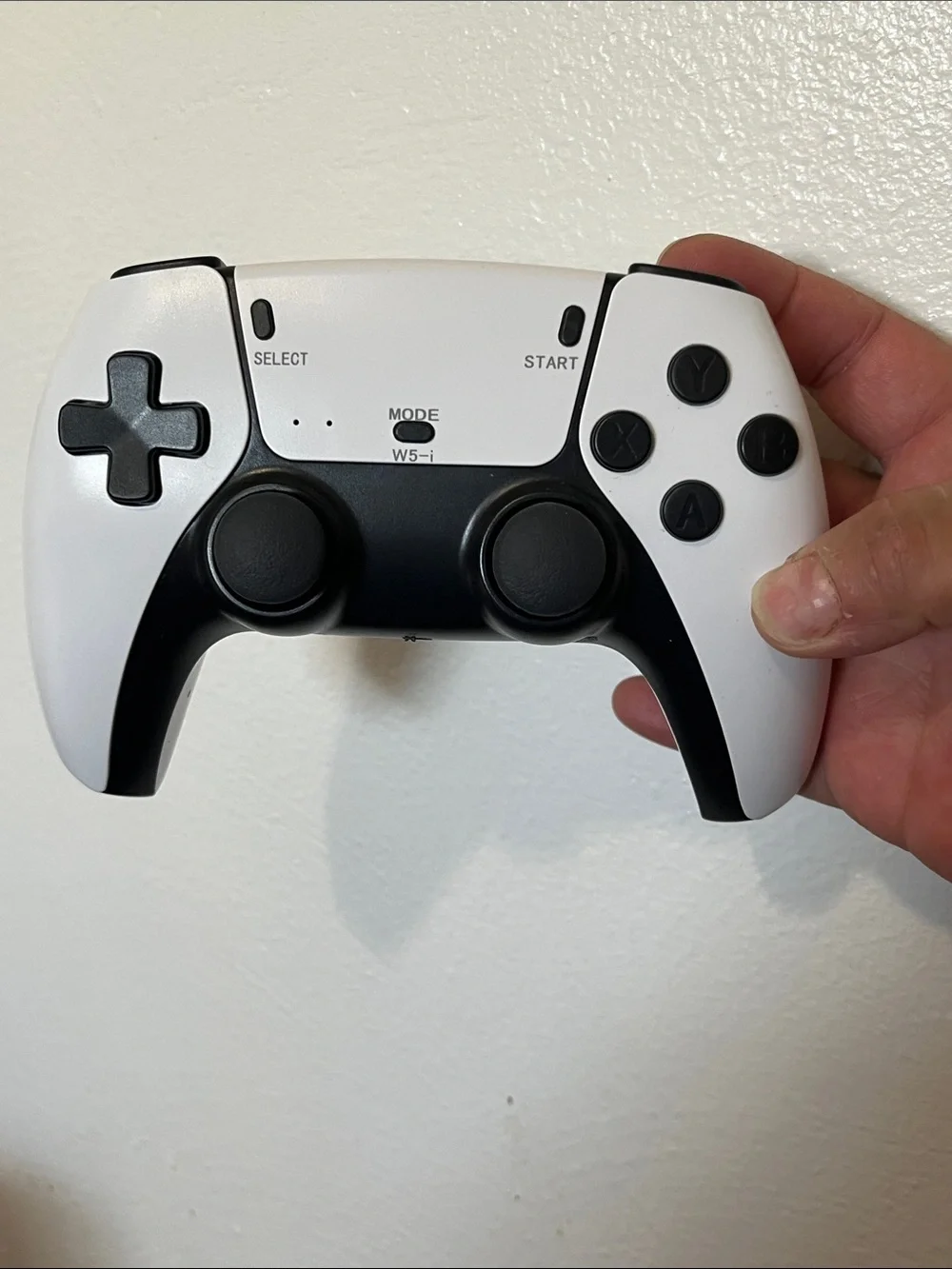 Wireless Game Controller W5-i - White and Black
